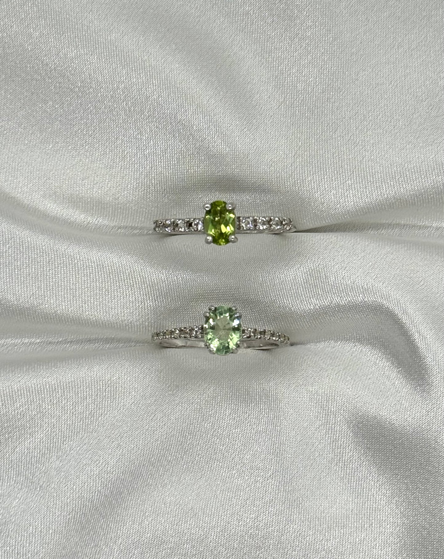 AUR Peridot Ring - Signature Sparkle Band