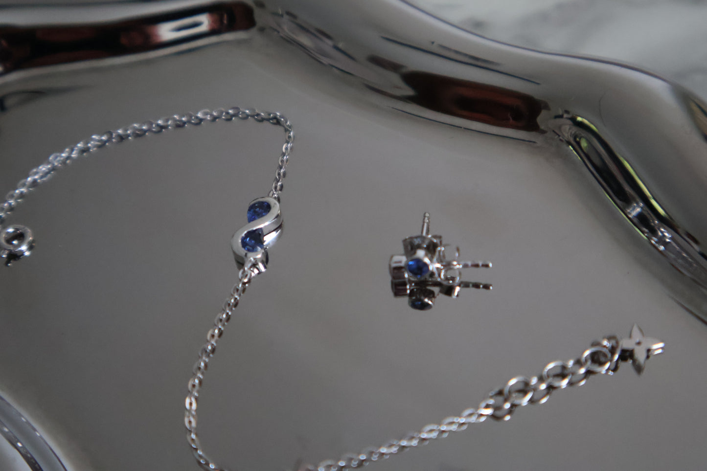 AUR Infinity Bracelet - Pear-Cut Blue Sapphire Duo