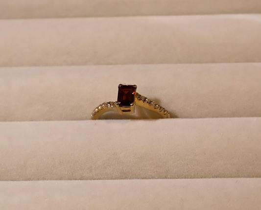 ERA Garnet Solitaire Ring - Signature Sparkle Band