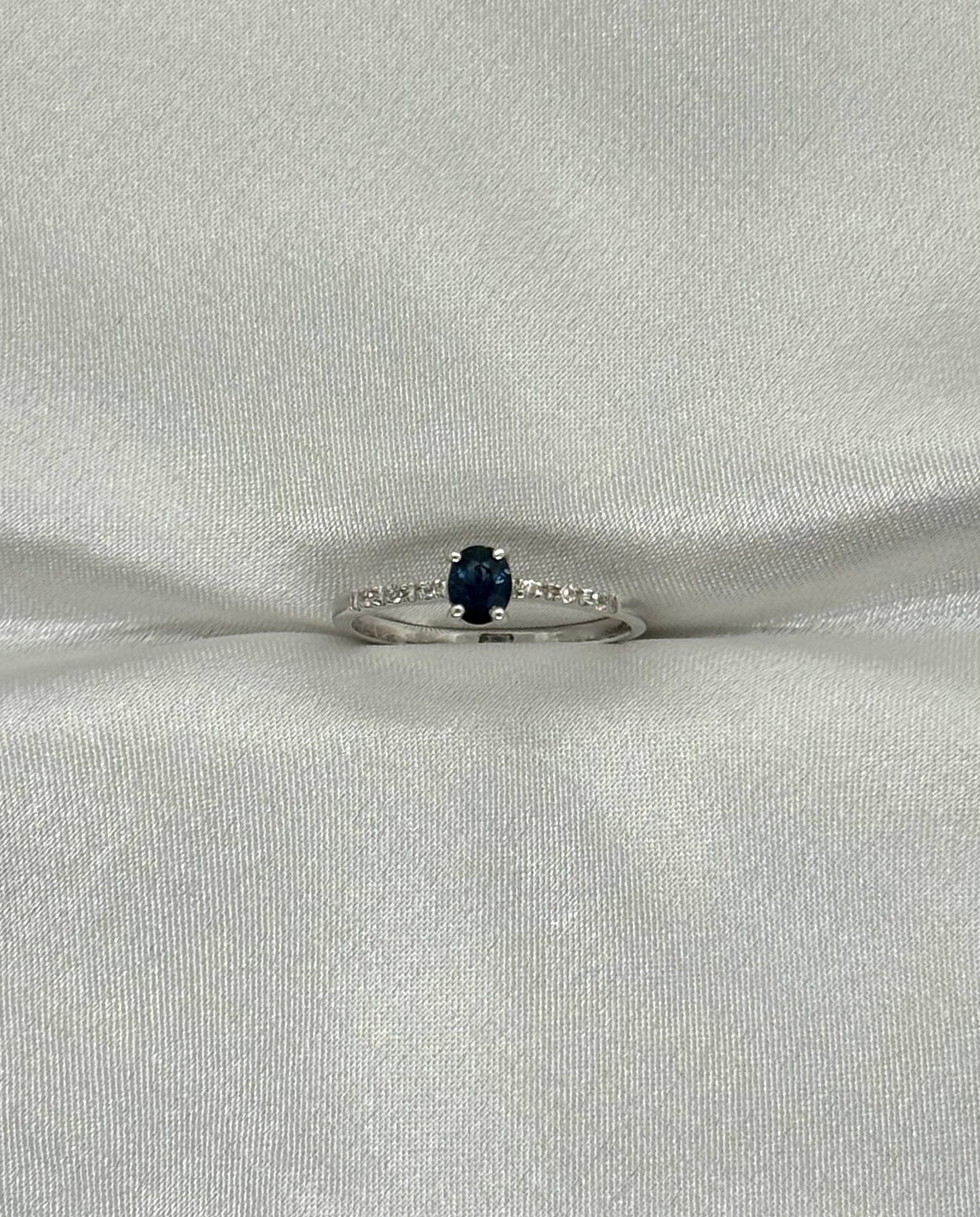 AUR Blue Sapphire Ring - Signature Sparkle Band