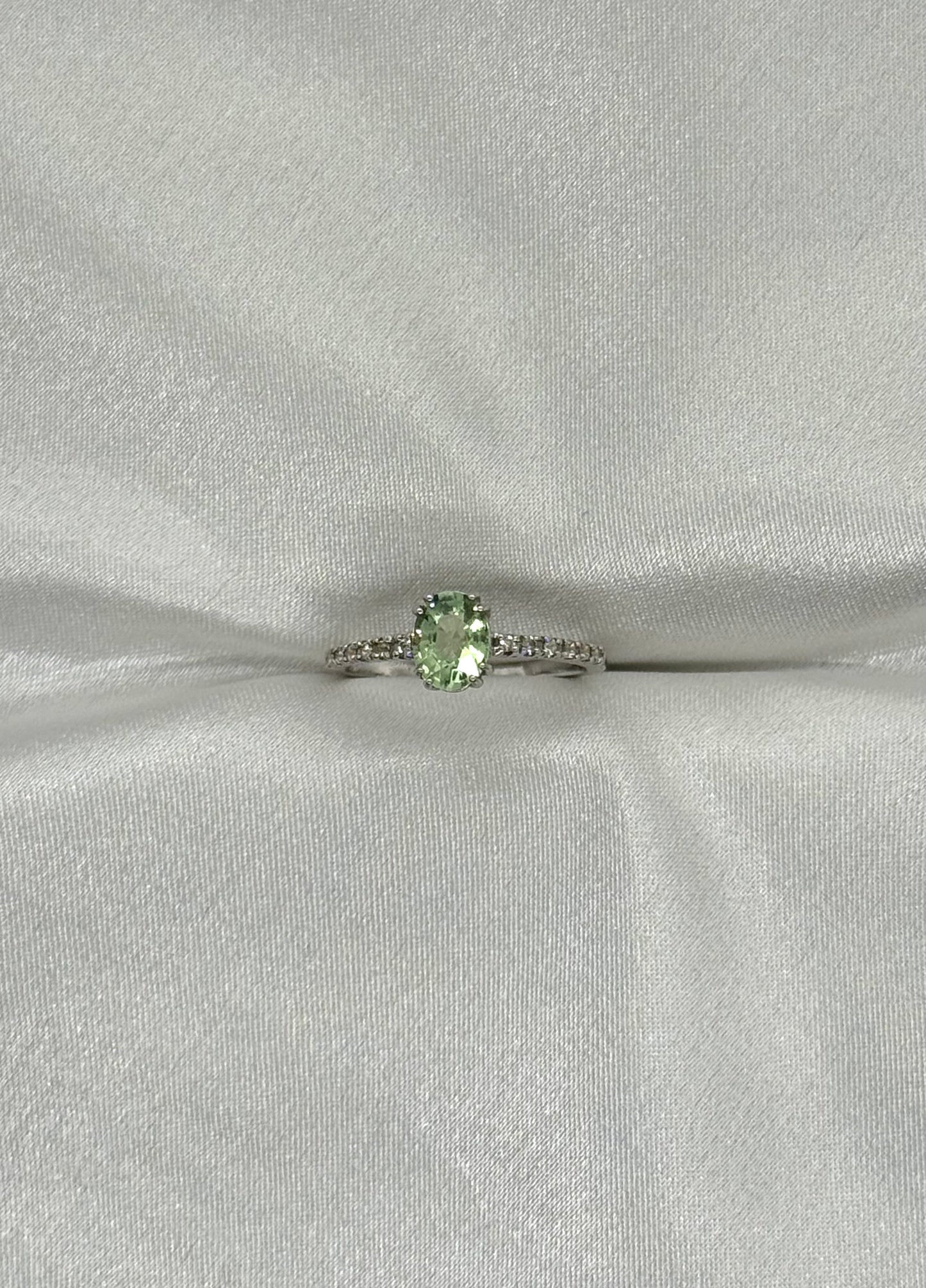 AUR Peridot Ring - Signature Sparkle Band