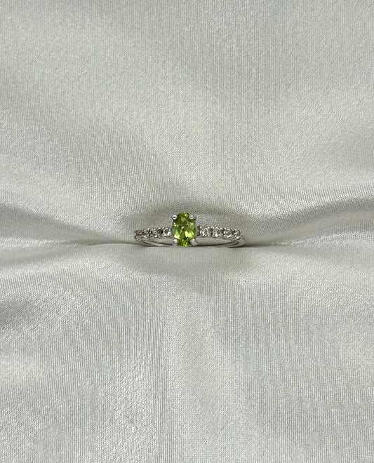 AUR Peridot Ring - Signature Sparkle Band