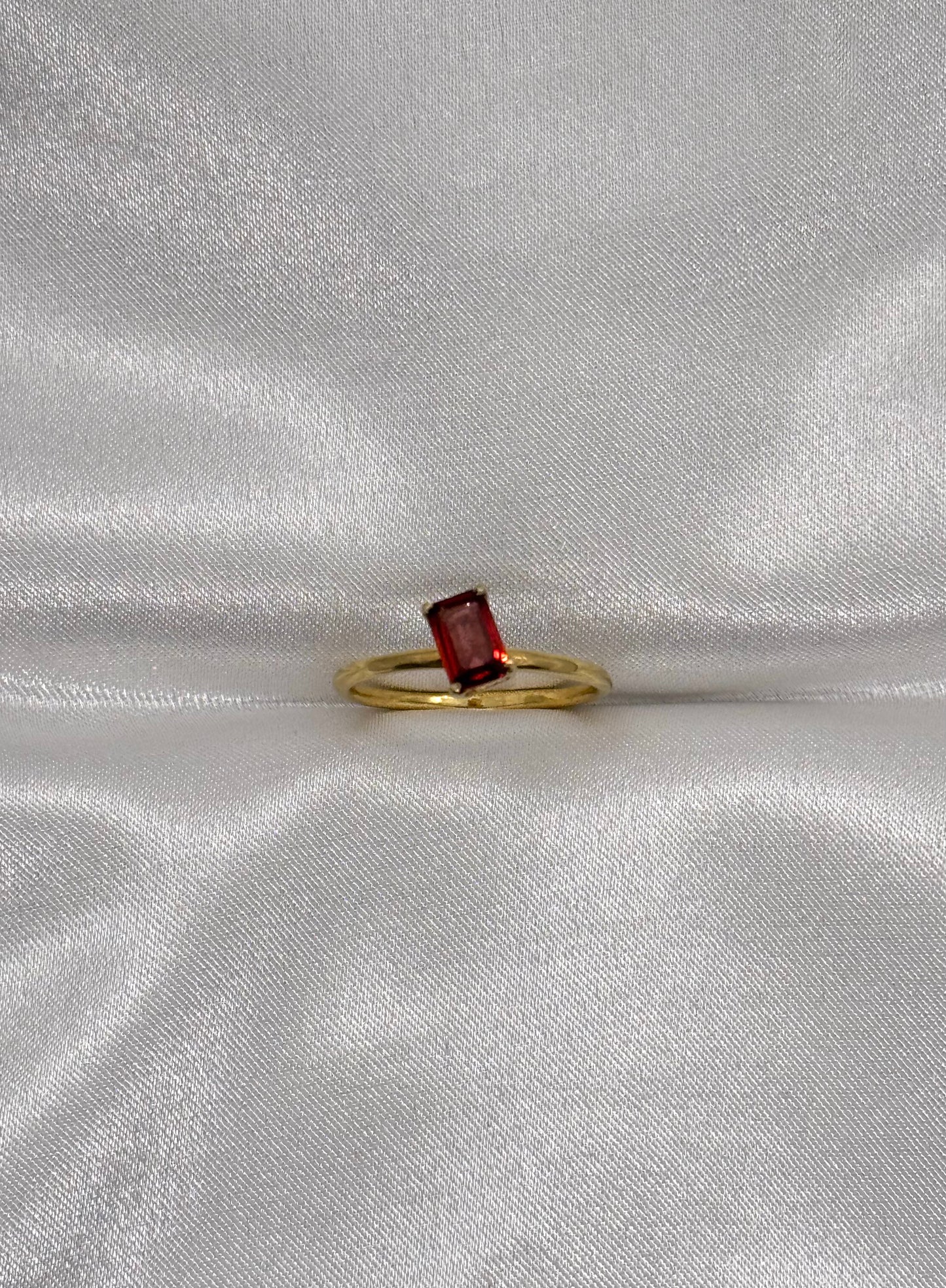 AUR Garnet - Solitaire Ring