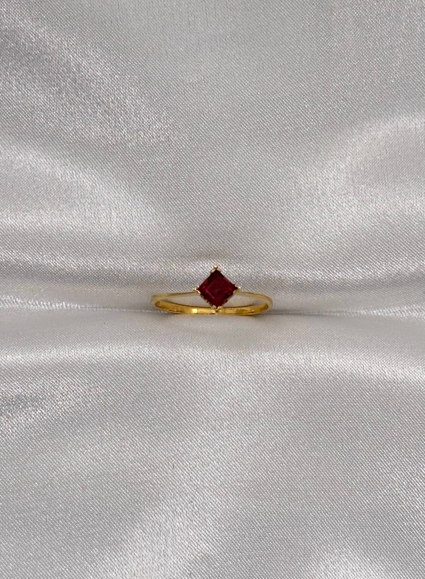 AUR Garnet - Solitaire Ring