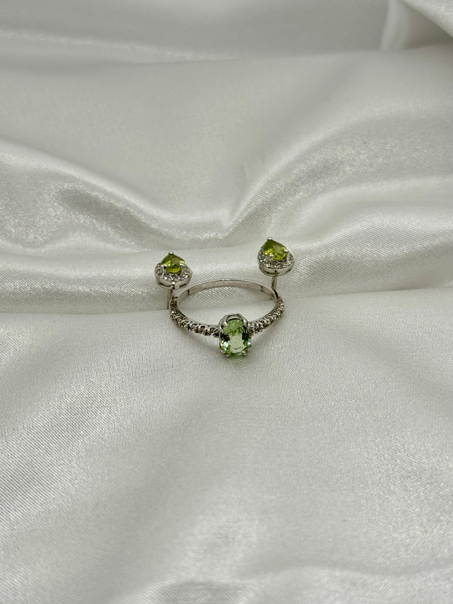 AUR Peridot Ring - Signature Sparkle Band