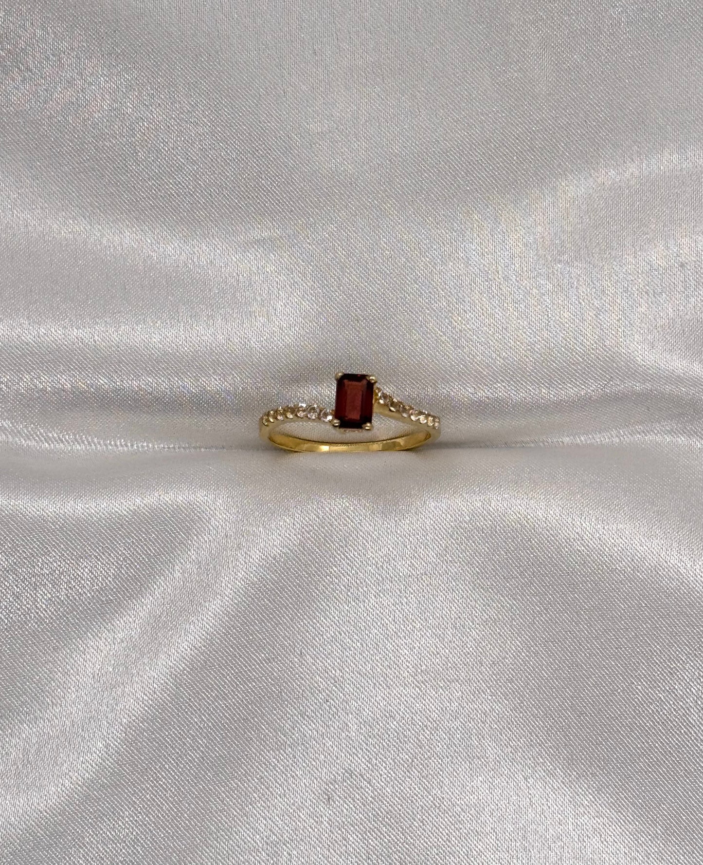 AUR Garnet Solitaire Ring - Signature Sparkle Band