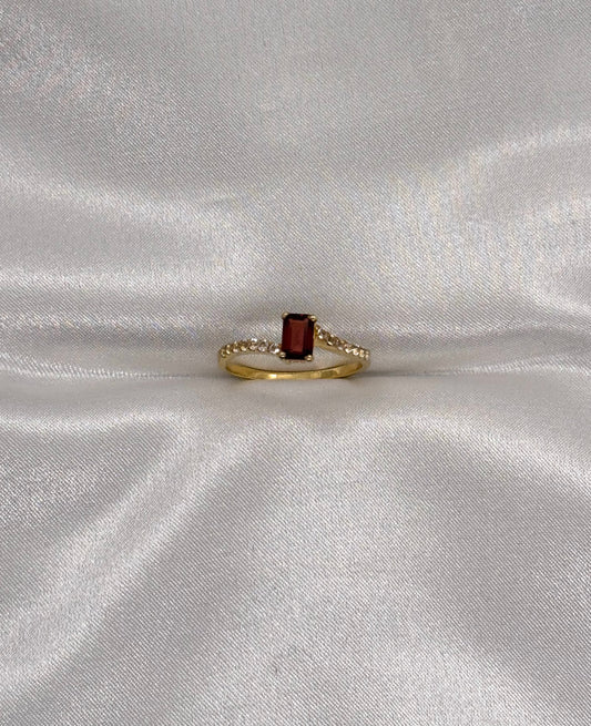 AUR Garnet Solitaire Ring - Signature Sparkle Band